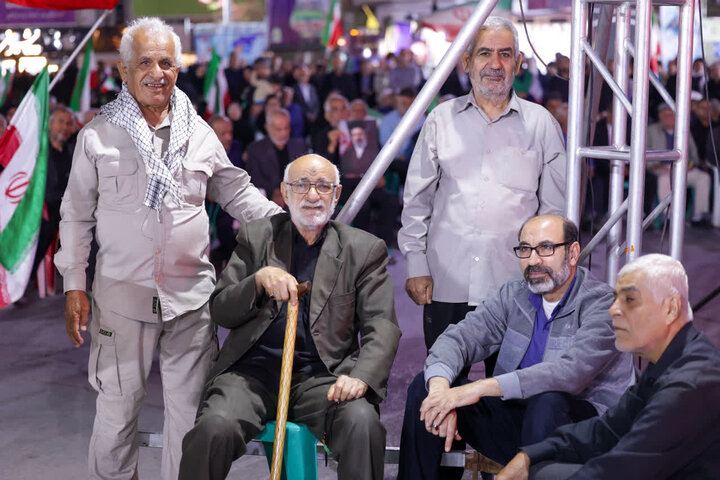 تصاویر/ استقبال از پیکر ۲ شهید در بوشهر