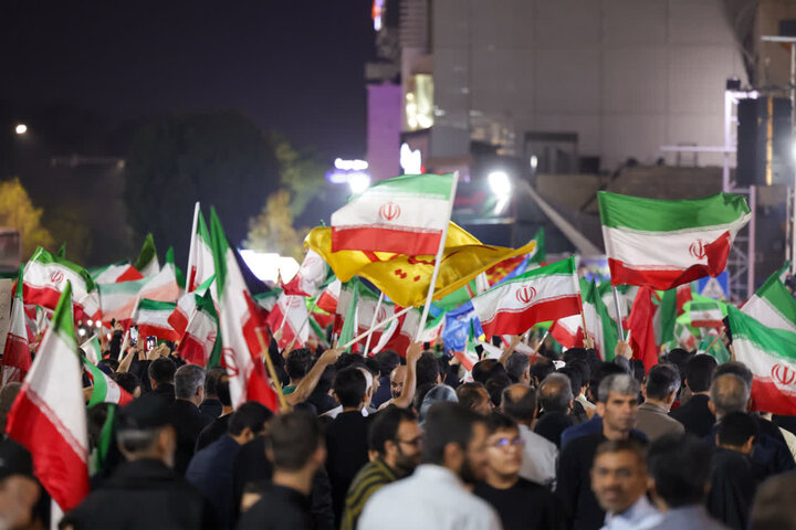 تصاویر/ استقبال از پیکر ۲ شهید در بوشهر