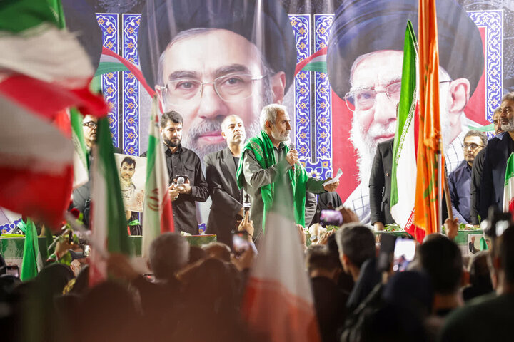 تصاویر/ استقبال از پیکر ۲ شهید در بوشهر
