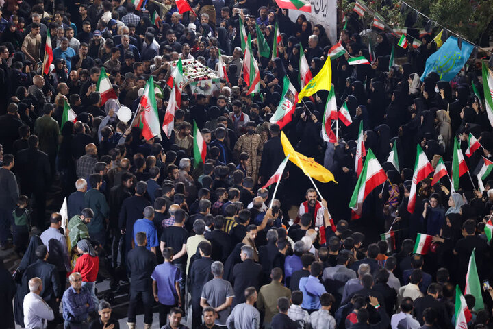تصاویر/ استقبال از پیکر ۲ شهید در بوشهر