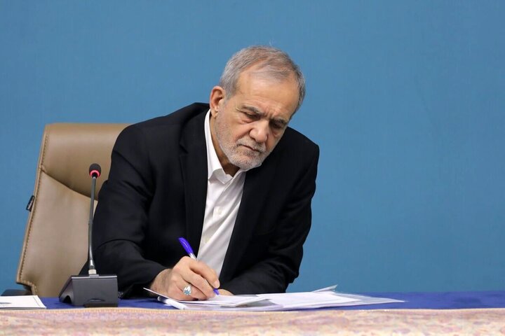 ایرانی صدر کا امریکی عوام کے نام پیغام: ایرانی بنیادی ڈھانچوں پر حملہ، دشمن کی پائیدار راہ حل حاصل کرنے میں ناکامی کا منہ بولتا ثبوت ہے
