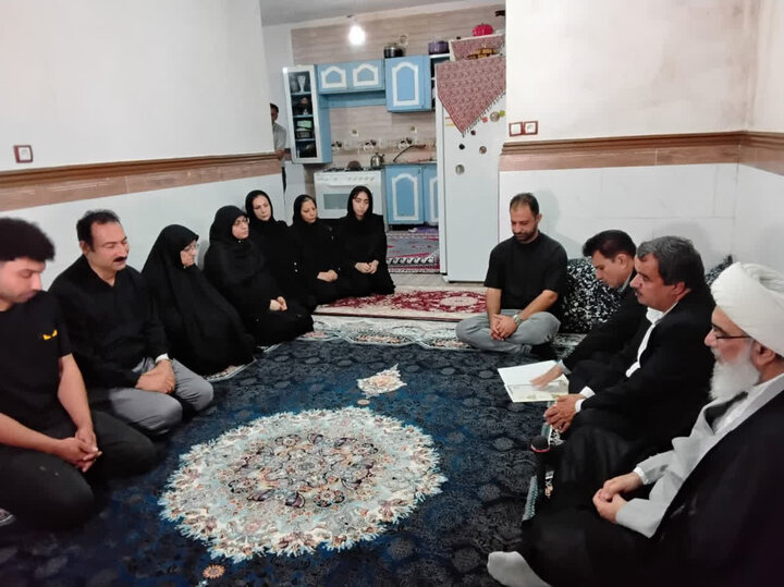 تصاویر/ دیدار نماینده ولی فقیه در بوشهر با خانواده شهدا