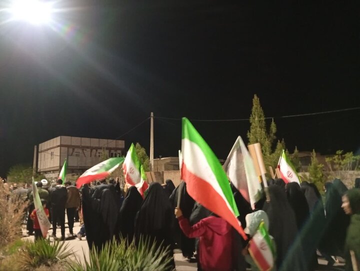 تصاویر/ تجمع شبانه در شهر یزدان آباد