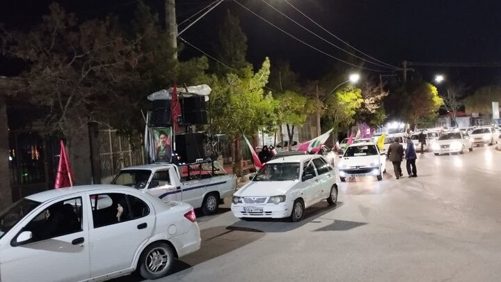 تصاویر/ کاروان خودرویی شبانه در شهر کوهبنان