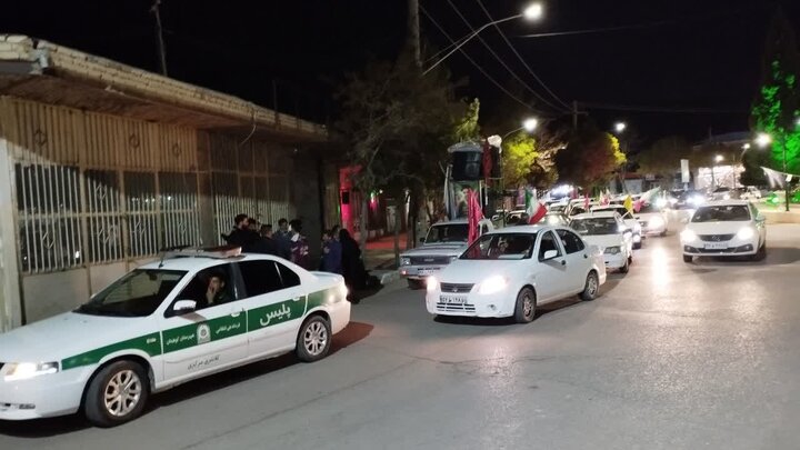 تصاویر/ کاروان خودرویی شبانه در شهر کوهبنان