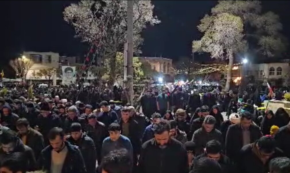 فیلم|برپایی نماز استغاثه امام زمان (عج) در اجتماع مردم اراک