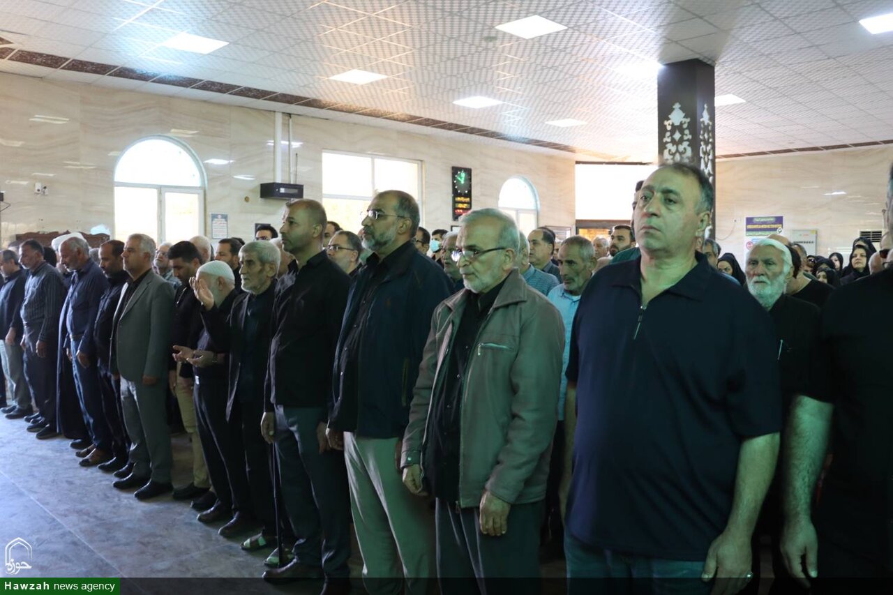 اقامه نماز بر پیکر مادر شهیدان «مصطفی و مجتبی مسعودیان» در اهواز