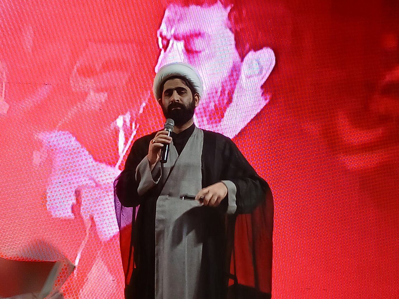 رزمندگان اسلام قهرمانان حقیقی هستند/ سروده‌ «بزن که خوب می‌زنی»، توصیف نیروهای مسلح غیور کشور است