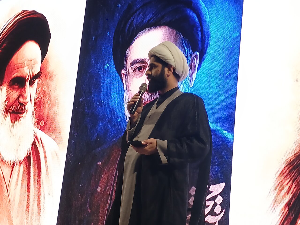 حجت الاسلام علی مقدم شاعر(شعر بزن که خوب می زنید)در اجتماع مردمی میدان جانباز مشهد
