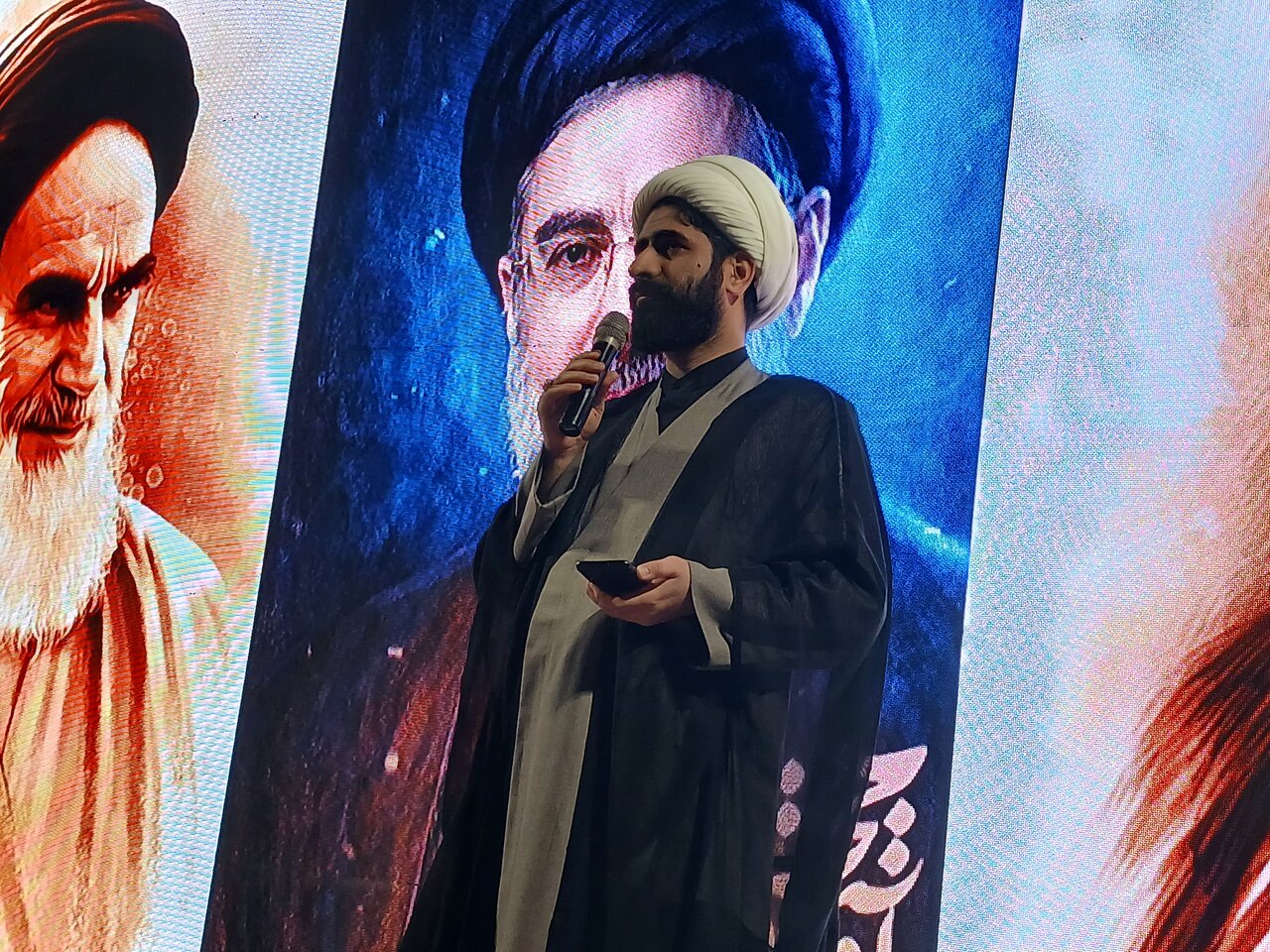 حجت الاسلام علی مقدم شاعر(شعر بزن که خوب می زنید)در اجتماع مردمی میدان جانباز مشهد