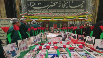 تصاویر/ کودکان دبستان شجره طیبه میناب در چایخانه حضرت رضا (ع)