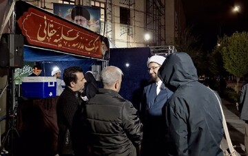 موکب مدرسه علمیه حقانی، میزبان مردم شریف قم است