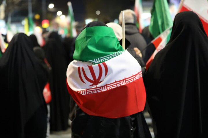 تصاویر/ حضور خیابانی مردم ارومیه در حمایت از نظام اسلامی در سی و سومین شب از شب های اقتدار