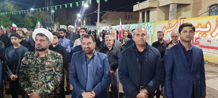 تصاویر/ تجمع شبانه در شهر عنبرآباد با حضور پیکر شهید تازه تفحص شده