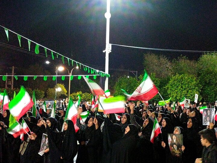 تصاویر/ تجمع شبانه در شهر عنبرآباد با حضور پیکر شهید تازه تفحص شده