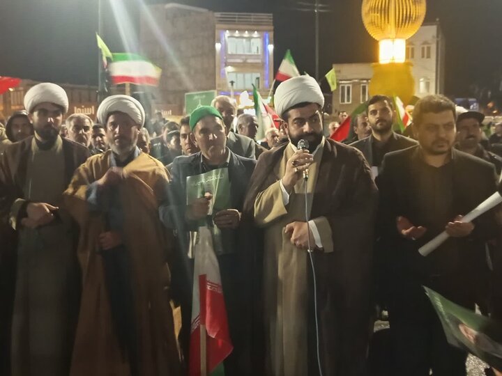 تصاویر/  ۳۳ شب ایستادگی مردم و مسئولین شهرستان چایپاره هم پا و همگام در خیابان