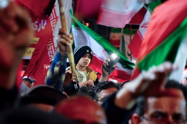 فیلم | اجتماع بزرگ مردم ولایتمدار و شهید پرورآران وبیدگل در شامگاه 13فروردین