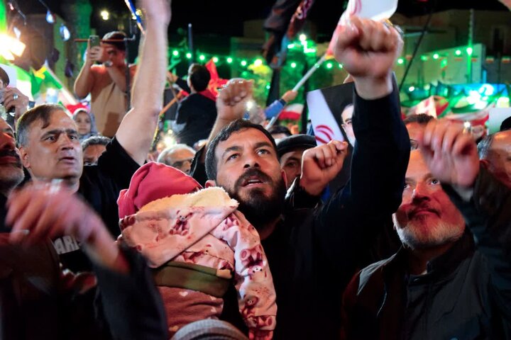 فیلم | اجتماع بزرگ مردم ولایتمدار و شهید پرورآران وبیدگل در شامگاه 13فروردین
