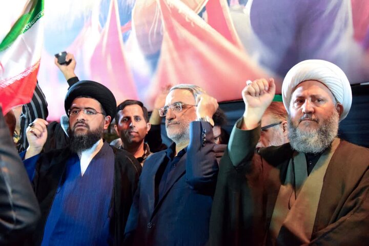 فیلم | اجتماع بزرگ مردم ولایتمدار و شهید پرورآران وبیدگل در شامگاه 13فروردین