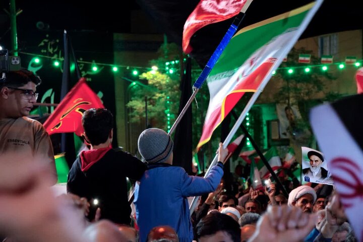 فیلم | اجتماع بزرگ مردم ولایتمدار و شهید پرورآران وبیدگل در شامگاه 13فروردین