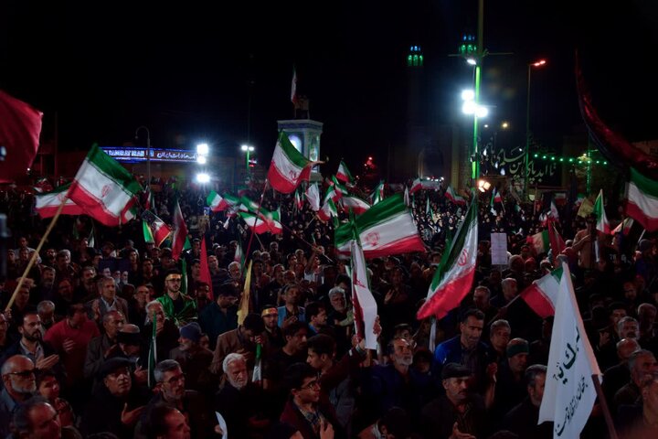 فیلم | اجتماع بزرگ مردم ولایتمدار و شهید پرورآران وبیدگل در شامگاه 13فروردین
