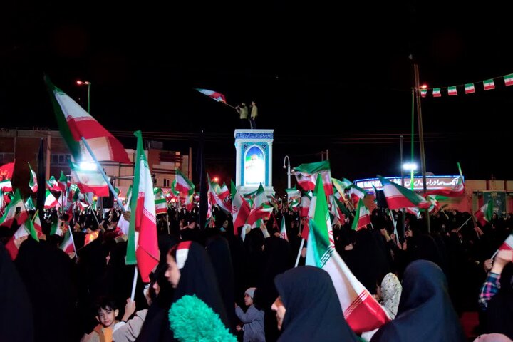 فیلم | اجتماع بزرگ مردم ولایتمدار و شهید پرورآران وبیدگل در شامگاه 13فروردین