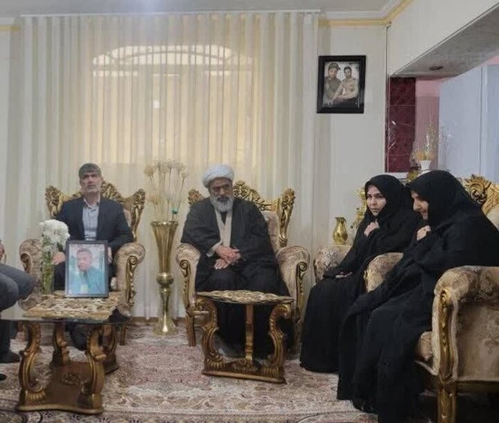 تصاویر/ دیدار امام جمعه شهرستان ملارد با خانواده های شهدای جنگ رمضان