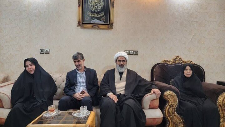 تصاویر/ دیدار امام جمعه شهرستان ملارد با خانواده های شهدای جنگ رمضان