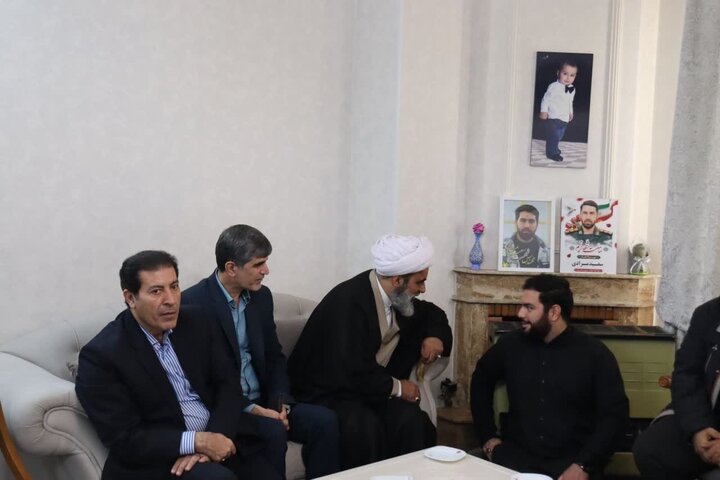 تصاویر/ دیدار امام جمعه شهرستان ملارد با خانواده های شهدای جنگ رمضان