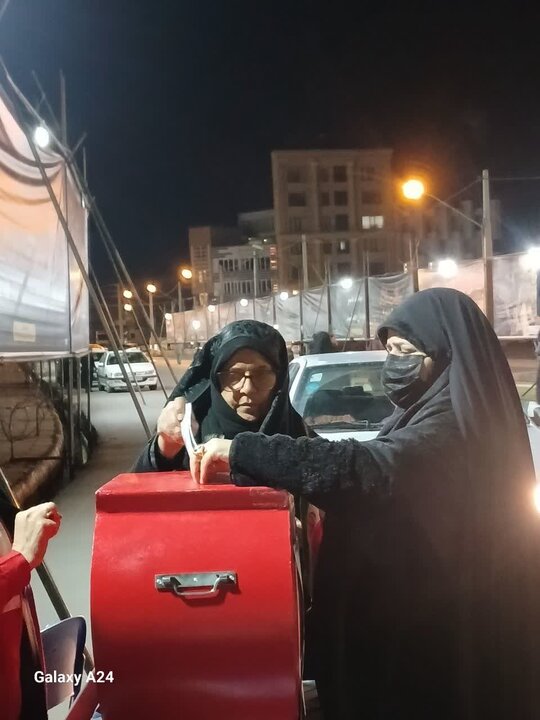 تصاویر/ فعالیت های حمایتی از جبهه ها و رزمنده توسط زنان ماکو