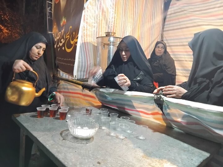 تصاویر/ فعالیت های حمایتی از جبهه ها و رزمنده توسط زنان ماکو