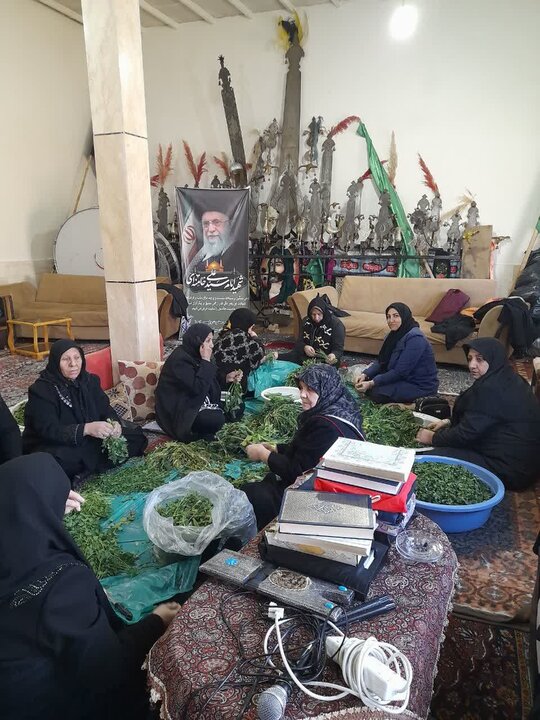 تصاویر/ فعالیت های حمایتی از جبهه ها و رزمنده توسط زنان ماکو