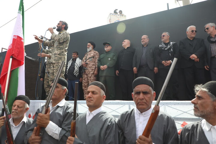 تشییع پیکر شهید فرمانده نیروی دریایی سپاه در شهرستان آبادان