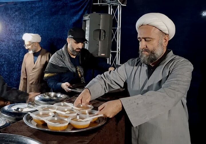 فعالیت موکب مدرسه علمیه حقانی در شب های انقلاب مردم قم