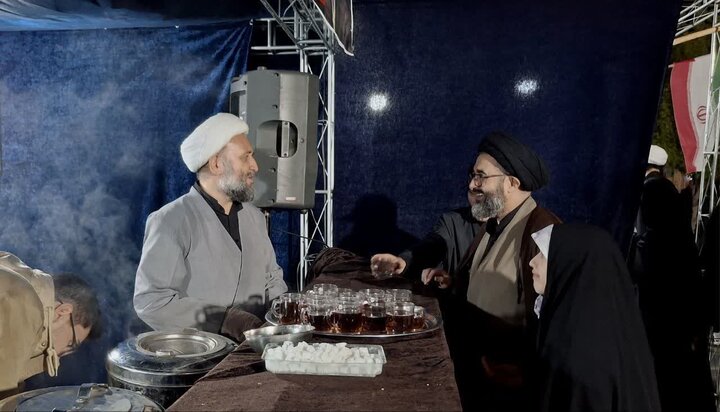 فعالیت موکب مدرسه علمیه حقانی در شب های انقلاب مردم قم