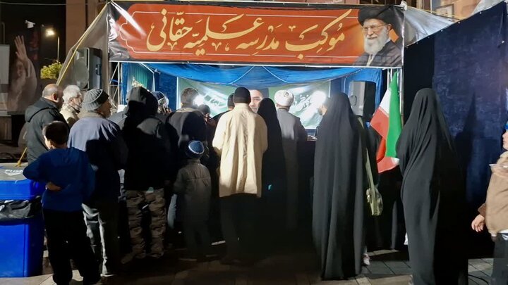 فعالیت موکب مدرسه علمیه حقانی در شب های انقلاب مردم قم