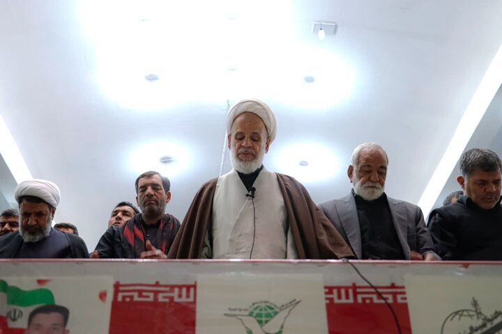 تصاویر/ اقامه نماز جمعه شهر کرمان با استقبال از پیکر دو شهید اقتدار