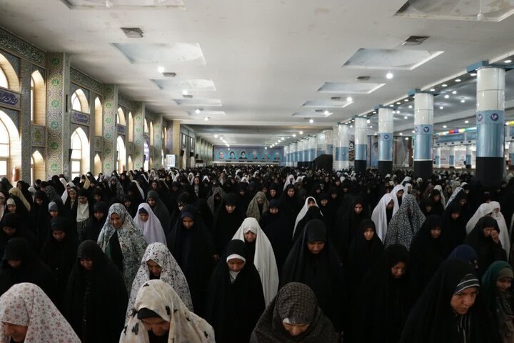 تصاویر/ اقامه نماز جمعه شهر کرمان با استقبال از پیکر دو شهید اقتدار