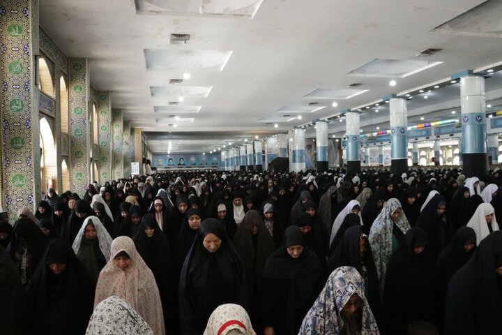 تصاویر/ اقامه نماز جمعه شهر کرمان با استقبال از پیکر دو شهید اقتدار
