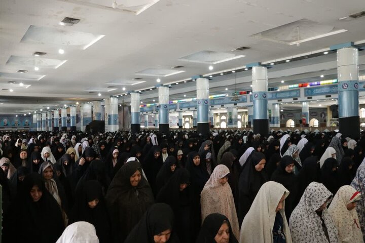 تصاویر/ اقامه نماز جمعه شهر کرمان با استقبال از پیکر دو شهید اقتدار
