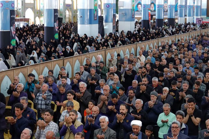 تصاویر/ اقامه نماز جمعه شهر کرمان با استقبال از پیکر دو شهید اقتدار