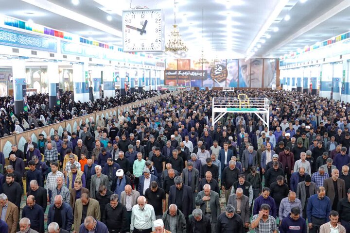 تصاویر/ اقامه نماز جمعه شهر کرمان با استقبال از پیکر دو شهید اقتدار