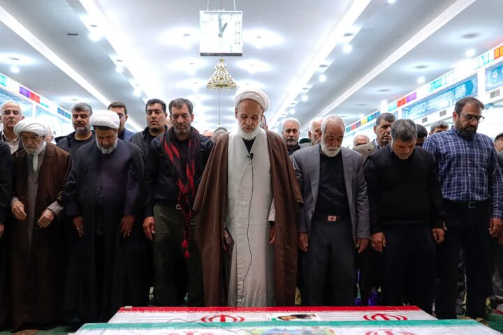 تصاویر/ اقامه نماز جمعه شهر کرمان با استقبال از پیکر دو شهید اقتدار