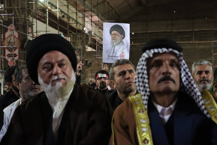 اتحاد ملت ایران و عراق در صفوف نماز جمعه اهواز