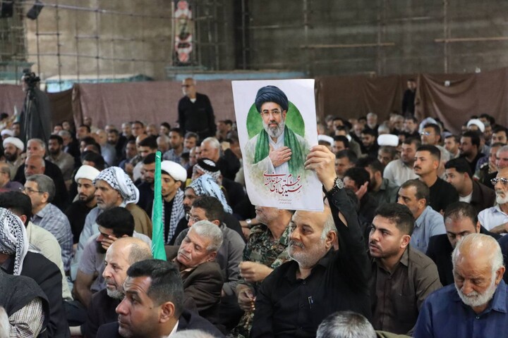 اتحاد ملت ایران و عراق در صفوف نماز جمعه اهواز