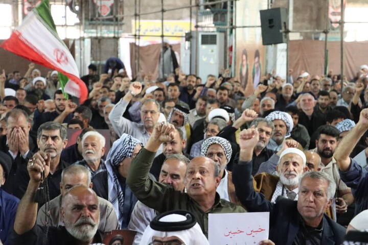 اتحاد ملت ایران و عراق در صفوف نماز جمعه اهواز