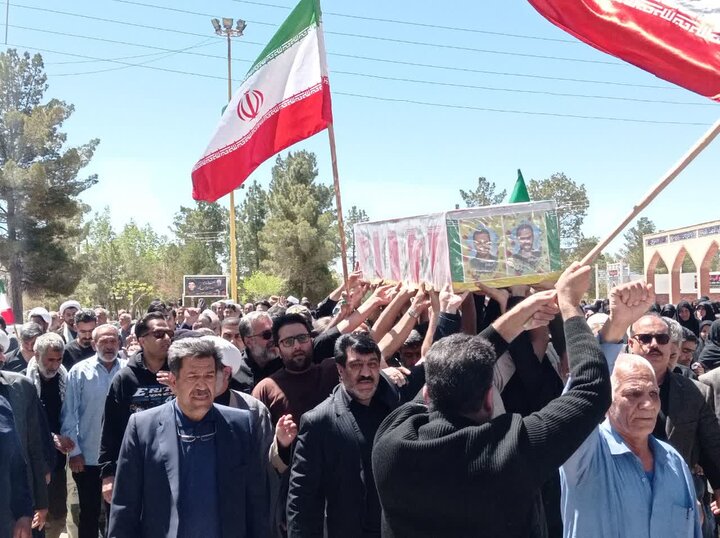 تصاویر/ اقامه نماز جمعه در شهر باغین با تشییع پیکر شهید اقتدار