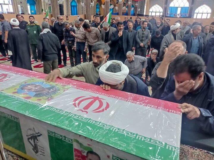 تصاویر/ اقامه نماز جمعه در شهر باغین با تشییع پیکر شهید اقتدار