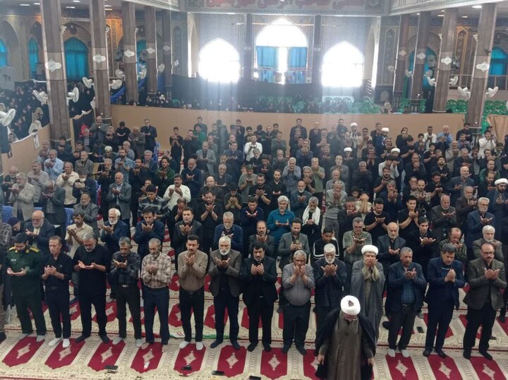 تصاویر/ اقامه نماز جمعه در شهر باغین با تشییع پیکر شهید اقتدار