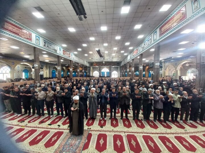 تصاویر/ اقامه نماز جمعه در شهر باغین با تشییع پیکر شهید اقتدار
